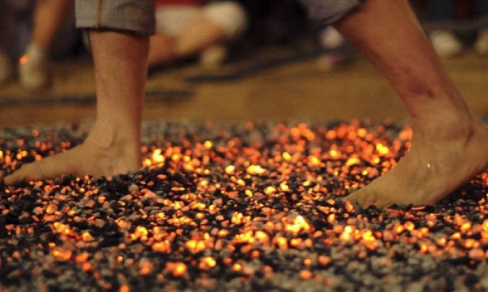 firewalk المشي على الجمر