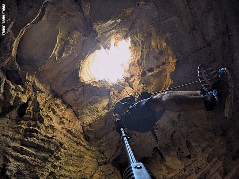 يعتقدون أنه "ملاذ للجن".. ما حقيقة هذا الكهف العُماني؟ يعتقدون أنه "ملاذ للجن".. ما حقيقة هذا الكهف العُماني؟