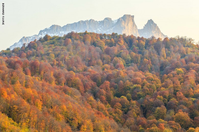 في أذربيجان.. بحيرة ساحرة تكونت بسبب كارثة طبيعية منذ ألف عام في أذربيجان.. بحيرة ساحرة تكونت بسبب كارثة طبيعية منذ ألف عام