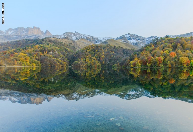 في أذربيجان.. بحيرة ساحرة تكونت بسبب كارثة طبيعية منذ ألف عام في أذربيجان.. بحيرة ساحرة تكونت بسبب كارثة طبيعية منذ ألف عام