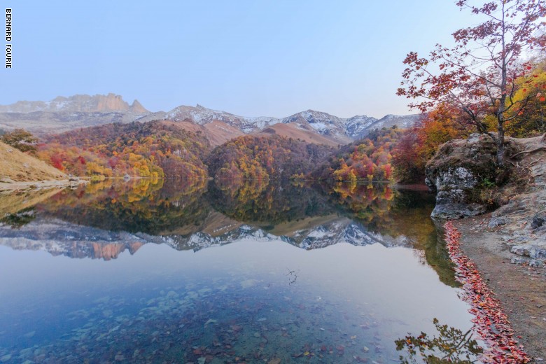 في أذربيجان.. بحيرة ساحرة تكونت بسبب كارثة طبيعية منذ ألف عام في أذربيجان.. بحيرة ساحرة تكونت بسبب كارثة طبيعية منذ ألف عام