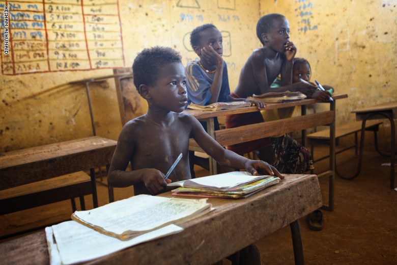 بدايته صدفة.. قابل السعودي الذي وثق تقاليد القبائل بأكثر من 30 دولة بدايته صدفة.. قابل السعودي الذي وثق تقاليد القبائل بأكثر من 30 دولة