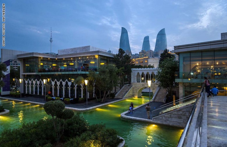 بقنواتها المائية الزمردية.. استكشف “البندقية الصغيرة” العائمة بأذربيجان بقنواتها المائية الزمردية.. استكشف “البندقية الصغيرة” العائمة بأذربيجان