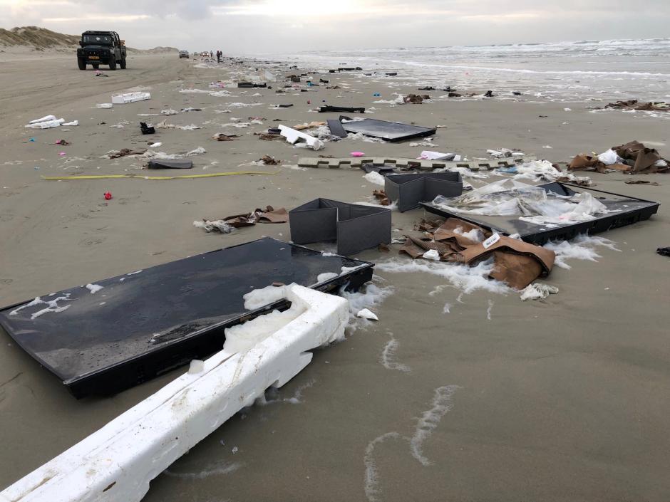 msc-zoe-cargo-ship_-00005