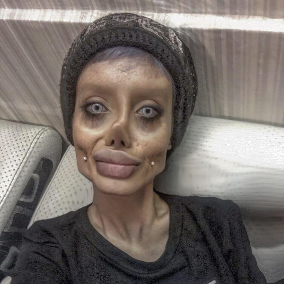 Sahar also has piercings in her cheeks