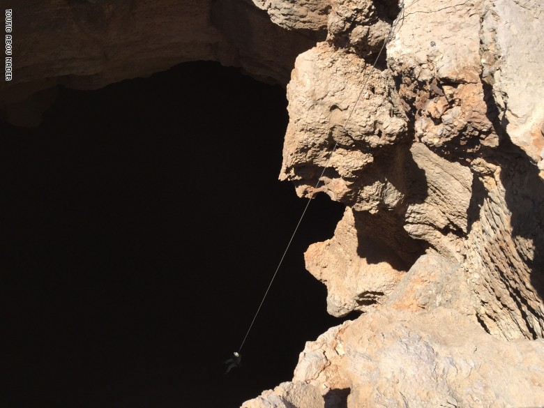 يعتقدون أنه "ملاذ للجن".. ما حقيقة هذا الكهف العُماني؟ يعتقدون أنه "ملاذ للجن".. ما حقيقة هذا الكهف العُماني؟