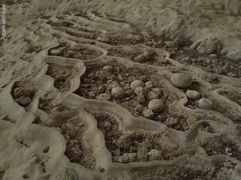 يعتقدون أنه "ملاذ للجن".. ما حقيقة هذا الكهف العُماني؟ يعتقدون أنه "ملاذ للجن".. ما حقيقة هذا الكهف العُماني؟