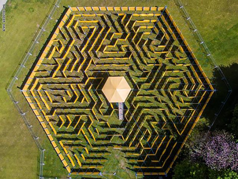 أكبر متاهة في العالم بأبوظبي أكبر متاهة في العالم بأبوظبي