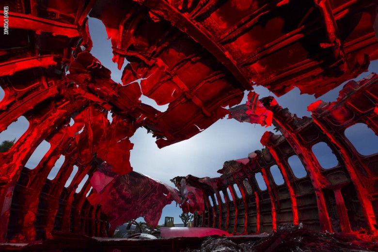 بعدسة هذا المصور.. ألقي نظرة داخل "مقابر" الطائرات المهجورة بعدسة هذا المصور.. ألقي نظرة داخل "مقابر" الطائرات المهجورة