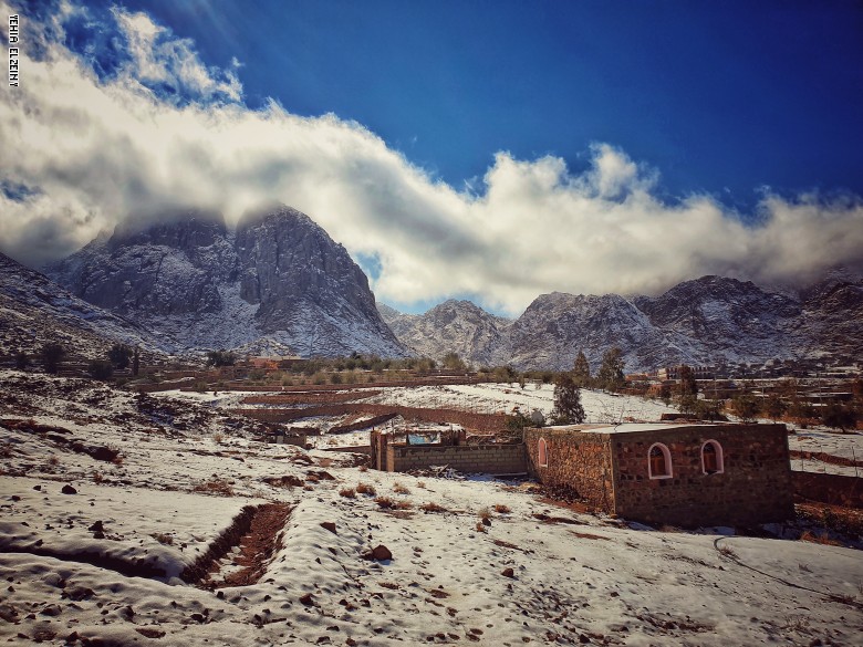 الثلوج تزين دير سانت كاترين بمصر.. ومصور يوثق المشهد الساحر الثلوج تزين دير سانت كاترين بمصر.. ومصور يوثق المشهد الساحر