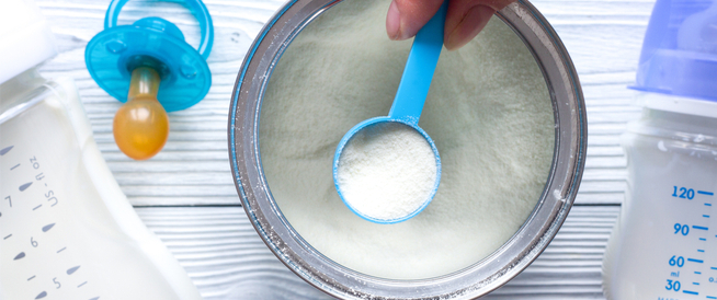 tbl_articles_article_24411_13165182ab2-c09c-4cb4-9828-55c944220b8b الحليب الصناعي للرضع: ماذا يجب أن تعرفي؟