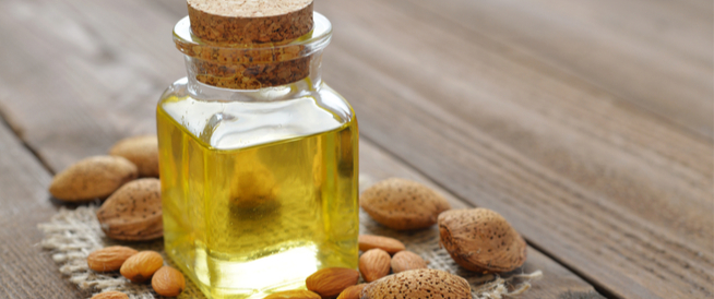 tbl_articles_article_24494_9309f3a74d9-033b-4648-8622-cbf27245a96d فوائد زيت اللوز الحلو للرموش والشعر