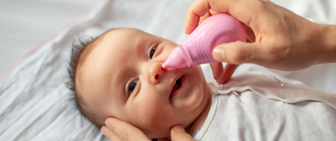 كيفية تنظيف أنف الرضيع