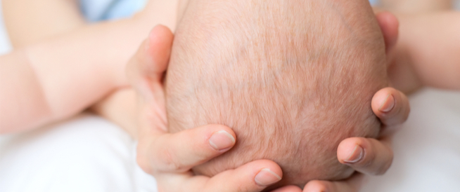 tbl_articles_article_25521_9732f7c4afd-06a6-4a77-b319-cbb5fface30d متى ينمو شعر الرضيع؟