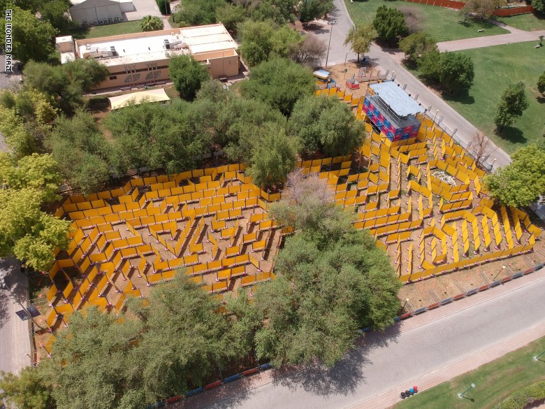 أكبر متاهة في العالم بأبوظبي أكبر متاهة في العالم بأبوظبي