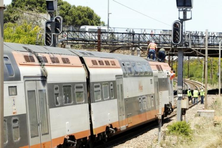 train_heurte_par_un_cable_electrique_a_rabat_g_482993055 نتيجة بحث الصور عن سلفي القطار