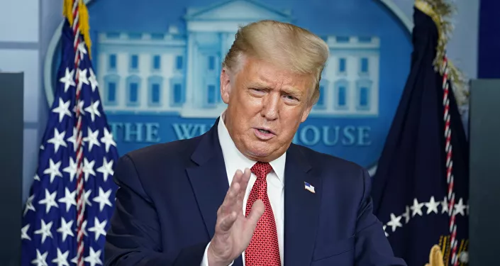 ترامب يتحدث عن انفجار مرفأ بيروت خلال المؤتمر الصحفي الذي شهد إطلاق نار خارج البيت الأبيض 10 أغسطس آب ترامب يتحدث عن انفجار مرفأ بيروت خلال المؤتمر الصحفي الذي شهد إطلاق نار خارج البيت الأبيض 10 أغسطس آب