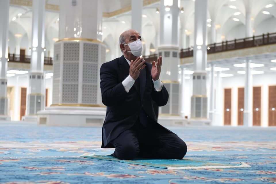 118207929_174407084142185_5030875710373337714_n-1500x9999-c بيان لرئاسة الجمهورية قال إن ذلك تمّ بناءً على توصية من طاقمه الطبي..نقل الرئيس تبون إلى ألمانيا لإجراء فحوصات طبية