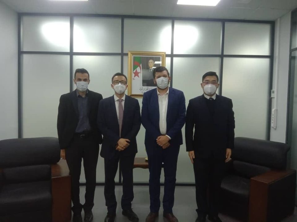 124044505_204593261073512_7451063863834337950_o-1500x9999-c ياسين وليد يتحادث مع المدير العام لشركة هواوي بالجزائر