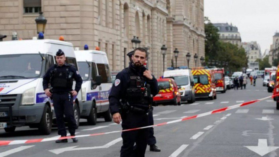 970x546-5f9d9292636bd5f9d9292636be-1500x9999-c فرنسا: كاهن يتعرض لإطلاق نار بمنطقة جان ماسي في ليون