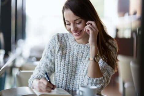 امرأة سعيدة