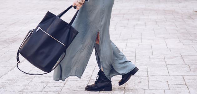 نصائح عند ارتداء حقائب كبيرة الحجم: ولأي الملابس والمناسبات تلائم؟