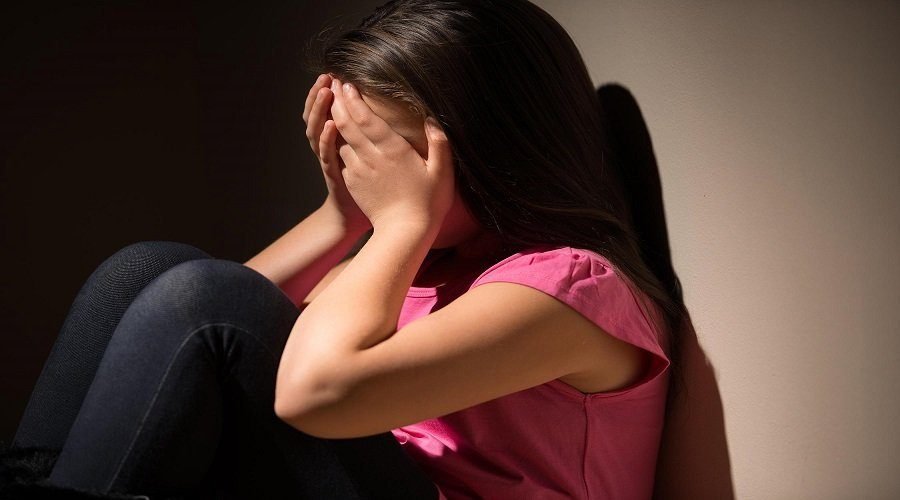 ds3lmlt0baqqgaxa2tjemkuzt8pqsjixb7zvkrym-1500x9999-c فرنسا.. إعتقال خمسيني اغتصب 160 طفلة بينهن إبنته الصغرى!