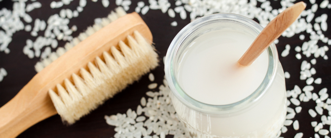 tbl_articles_article_25987_2164dd6cb0d-b50f-45a8-b26f-5286222a59cc غسل الشعر بماء الأرز: هل له فوائد؟