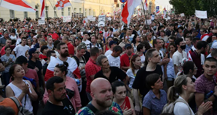 مسيرة مؤيدة لزعيمة المعارضة البيلاروسية، سفيتلانا تيخانوفسكايا في مينسك، بيلاروسيا، أغسطس 2020 مسيرة مؤيدة لزعيمة المعارضة البيلاروسية، سفيتلانا تيخانوفسكايا في مينسك، بيلاروسيا، أغسطس 2020