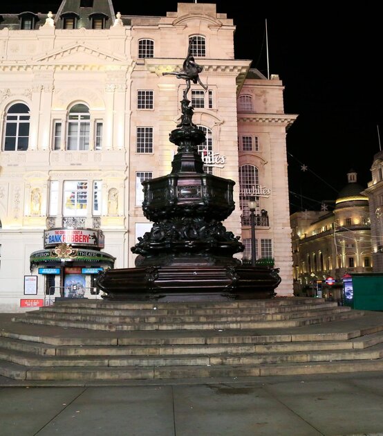 d8a7d984d8b9d8a7d985-d8a8d8b1d98ad8b7d8a7d986d98ad8a9-scaled-1500x9999-c بسبب كورونا.. الإغلاق العام في بريطانيا يدخل حيز التنفيذ