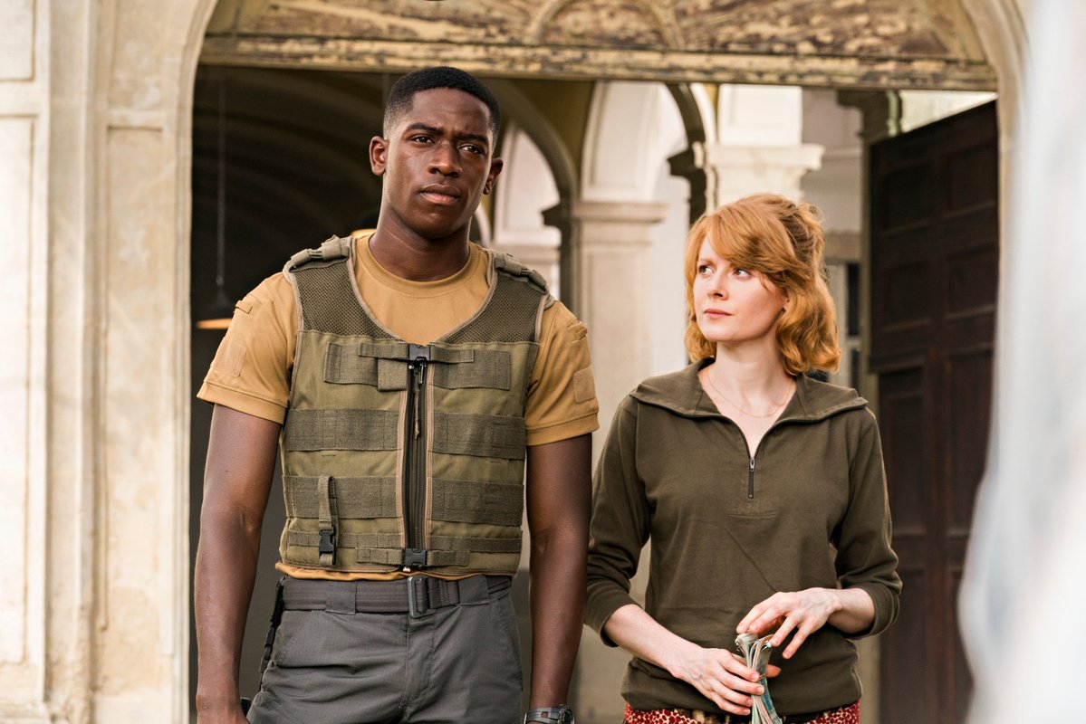 DiscussingFilm على تويتر: "Anthony Mackie and Damson Idris star in the first look at 'OUTSIDE THE WIRE'. The film follows a drone pilot who is partnered with an android officer on a