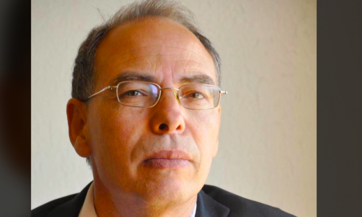 الكاتب والناشط الحقوقي المغربي المعطي منجب موضوع بحث قضائي “بشأن أمواله وممتلكاته”