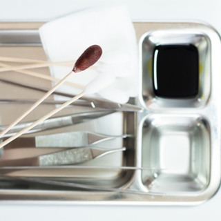 طريقة تنظيف الجروح بالصور طريقة تنظيف الجروح بالصور