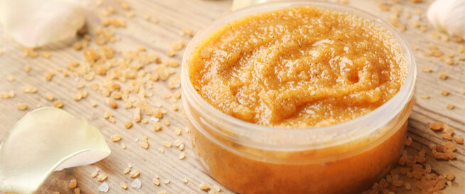 tbl_articles_article_27028_8740424d987-44b8-46ed-8f52-0de25a13e15e تقشير الوجه بالسكر: فوائد ووصفات