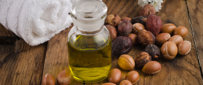 tbl_articles_article_27029_875f6a2a83a-83fe-4f93-b6ee-3743bbff103a زيت الأرغان للرموش: هل هو آمن؟