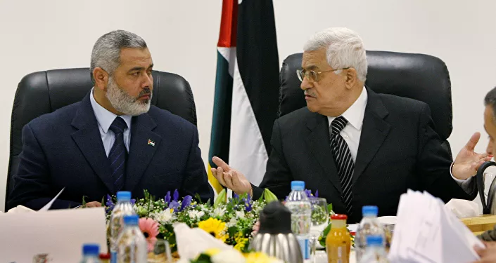 الرئيس الفلسطيني محمود عباس والأمين العام لحركة حماس إسماعيل هنية الرئيس الفلسطيني محمود عباس والأمين العام لحركة حماس إسماعيل هنية