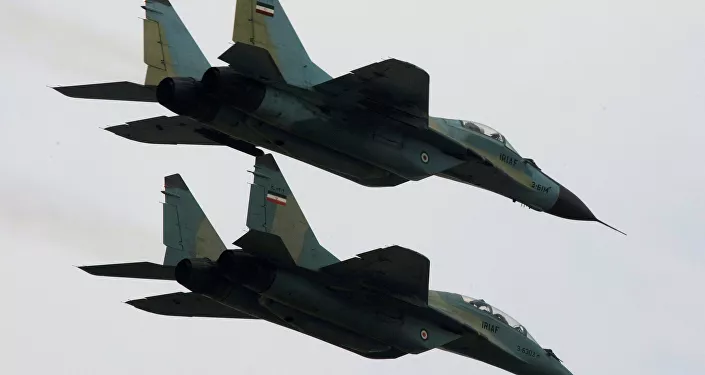 طائرات سوخوي إيرانية تحلق خلال عرض عسكري في البلاد طائرات سوخوي إيرانية تحلق خلال عرض عسكري في البلاد