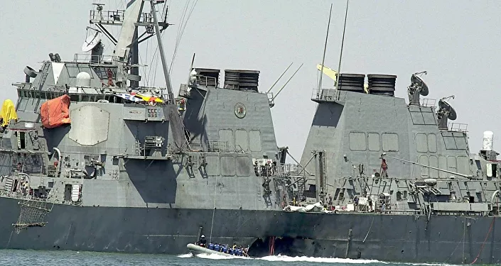 سفينة في البحر الأحمر سفينة في البحر الأحمر