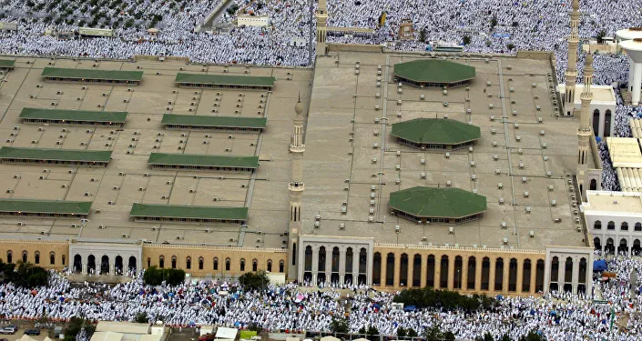 الحجاج يتجمعون حول مسجد نمرة في مكة خلال موسم الحج، المملكة العربية السعودية الحجاج يتجمعون حول مسجد نمرة في مكة خلال موسم الحج، المملكة العربية السعودية