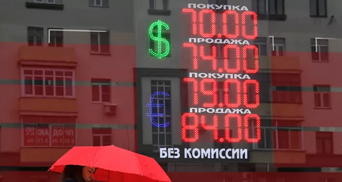 عرض سعر الصرف لعملات الدولار واليورو مقابل الروبل في موسكو، على خلفية انهيار أسعار النفط بعد فشل اتفاق أوبك+، 10 مارس 2020 عرض سعر الصرف لعملات الدولار واليورو مقابل الروبل في موسكو، على خلفية انهيار أسعار النفط بعد فشل اتفاق أوبك+، 10 مارس 2020