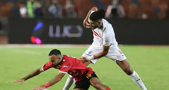 لاعب الزمالك المصري فرجاني ساسي في مواجهة لاعب النادي الأهلي المصري محمد مجدي، 22 أغسطس/ آب 2020 لاعب الزمالك المصري فرجاني ساسي في مواجهة لاعب النادي الأهلي المصري محمد مجدي، 22 أغسطس/ آب 2020