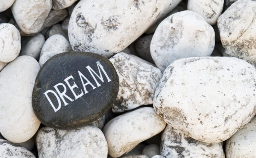 d8aad981d8b3d98ad8b1-d8add984d985-d8b9d8aad8a8d8a9-d8a7d984d8a8d8a7d8a8-d984d984d8b9d8b2d8a8d8a7d8a1-825x510-2 تفسير حلم عتبة الباب للعزباء