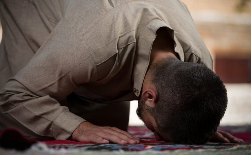 d8aad981d8b3d98ad8b1-d8b5d984d8a7d8a9-d8a7d984d985d8bad8b1d8a8-d981d98a-d8a7d984d985d986d8a7d985-825x510-2 تفسير صلاة المغرب في المنام