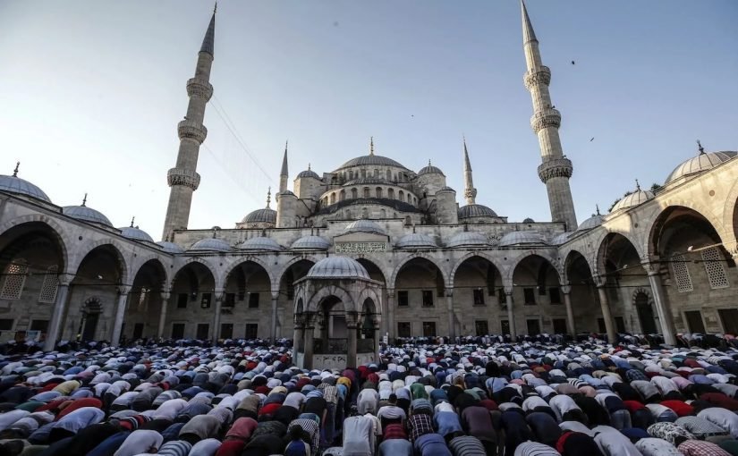 d981d988d8a7d8a6d8af-d8a7d984d8b9d8a8d8a7d8afd8a7d8aa-d8a7d984d8acd985d8a7d8b9d98ad8a9-825x510-2 شرع الله تعالى لعباده بعض العبادات الجماعية فوائد عدة منها