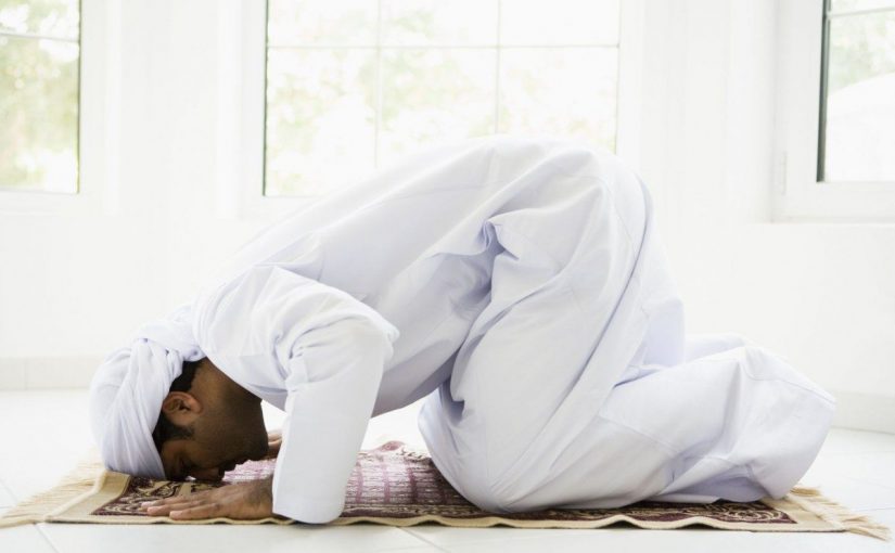 d985d8a7d8b0d8a7-d986d982d988d984-d8b9d986d8af-d8a7d984d8b3d8acd988d8af-d981d98a-d8a7d984d982d8b1d8a7d986-825x510-2 ماذا نقول عند السجود في القران