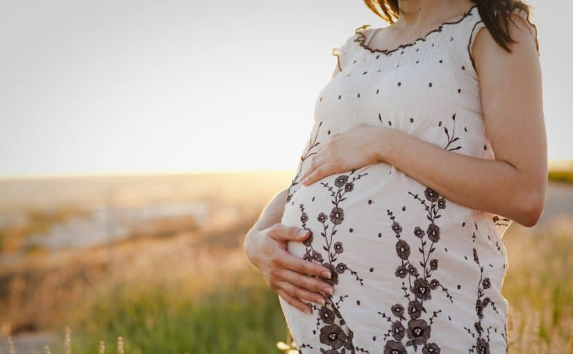 d985d8b9d8b1d981d8a9-d8a7d984d8add985d984-d985d986-d8a7d984d8a7d981d8b1d8a7d8b2d8a7d8aa-825x510-3 نزول ماء من المهبل اثناء الحمل