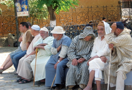 النقابات تعرقل التغطية الصحية للآباء وتدافع عن “الكنوبس”