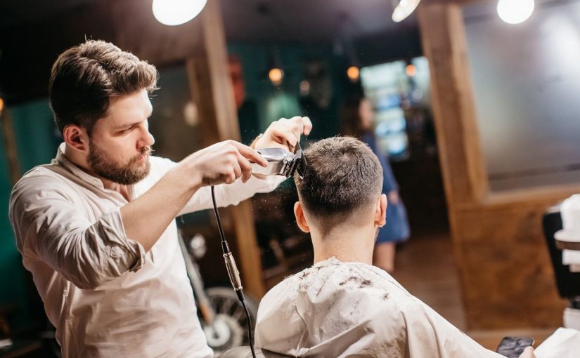 vypadenie_volos_05-825x510-2 هل ينقل الحلاق عدوى كورونا