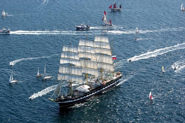 photography of Ship parade in Brest, France