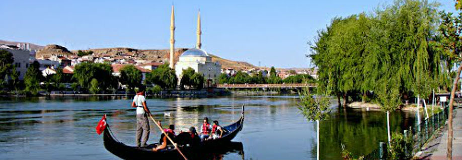 التنزه في النهر الاحمر